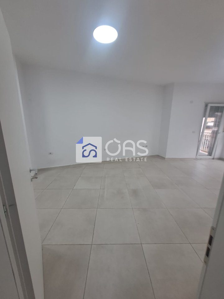 Apartament me qera 2+1+2 Tek Rruga e Barrikadave 3