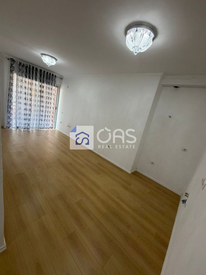 Shitet apartament 1+1 ne Fresk 2