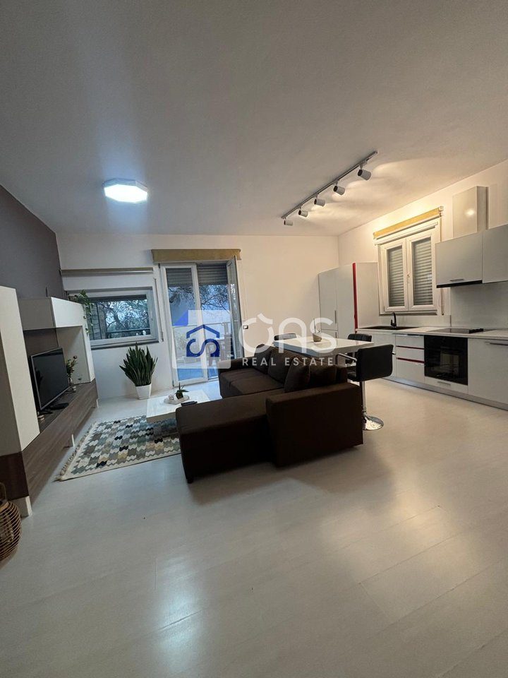 Jepet me qera apartamenti 1+1+ post parkimi tek Kopshti Botanik 2