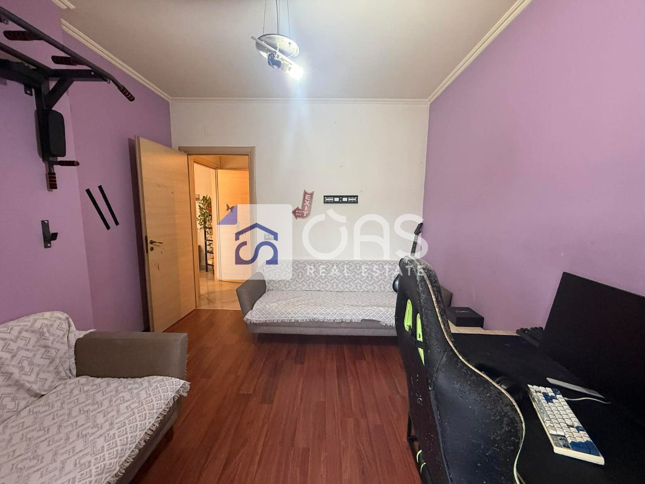 Shitet apartament 2+1 rruga dibres 3