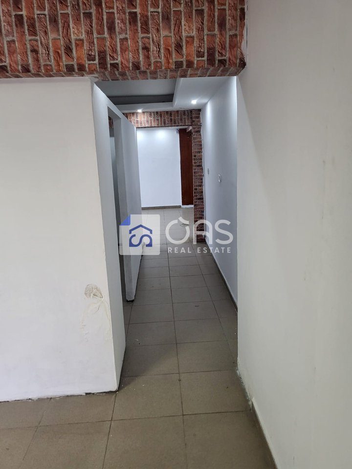 Jepet Dyqan me qira tek Komuna e Parisit 3