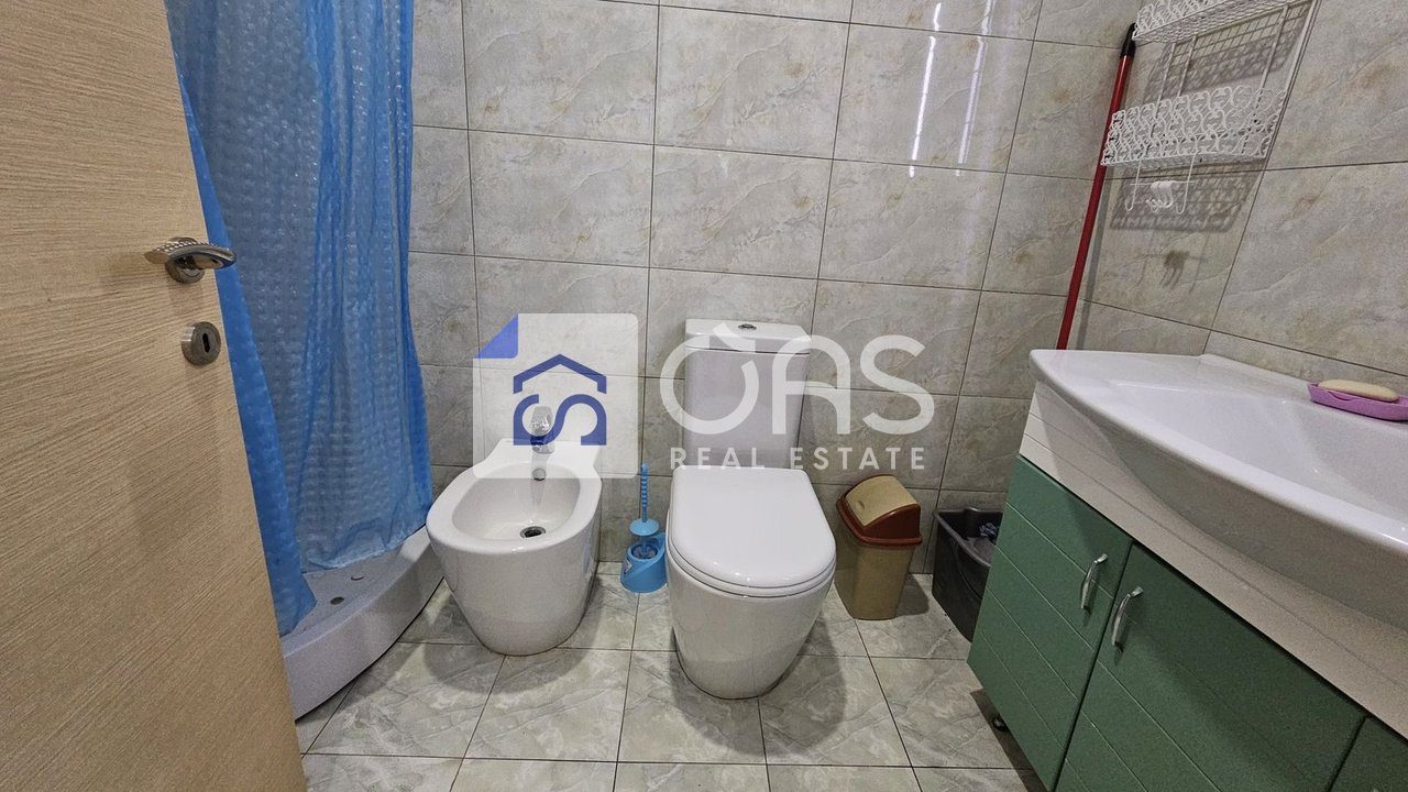 Jepet apartament me qera 1+1 Astir 4