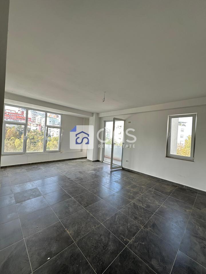 Shitet Apartament 2+1+2 tek Liqeni i Thate 2