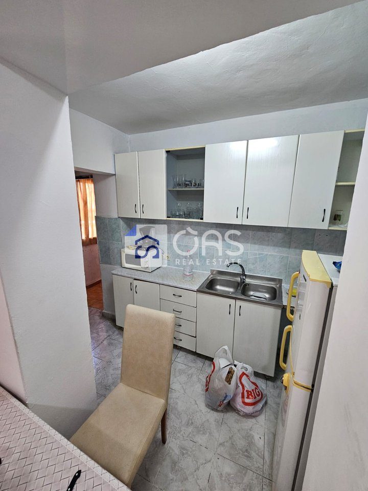Jepet me qera apartament 1+1 te Shkolla e Baletit 3