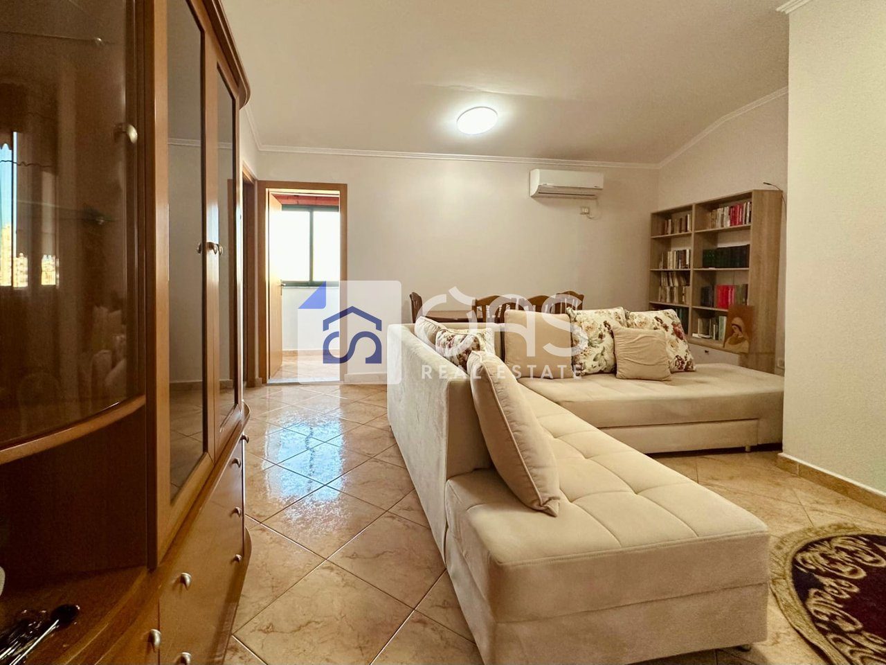 Jepet me qera apartament 2+1+2 pazari i ri 2