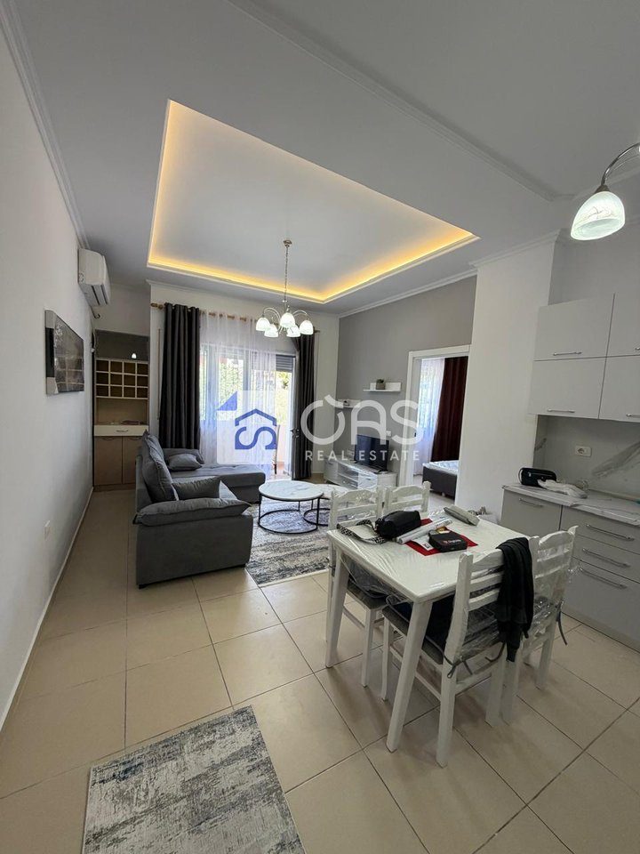Jepet me qera apartamenti 1+1 kopshti botanik (xhamia) 2