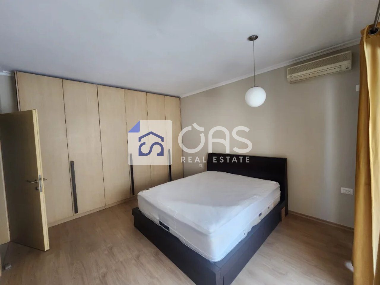 Jepet me qera apartament 2+1 tek Komuna e Parisit 3