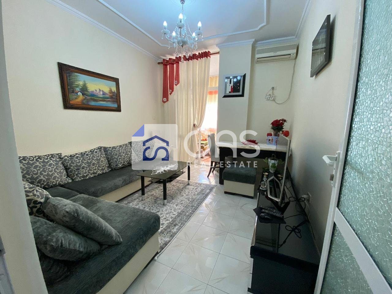 Jepet me qera apartamenti 2+1+2 Ura Nisharakut
