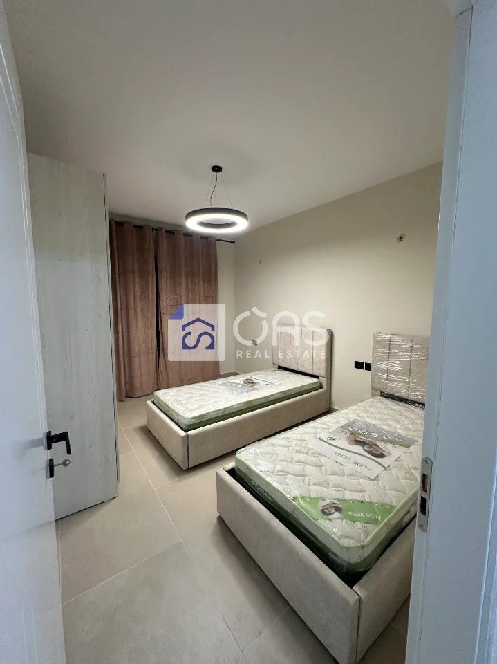 Jepet me qera apartament 2+1+lavanderi tek Komuna e Parisit 4