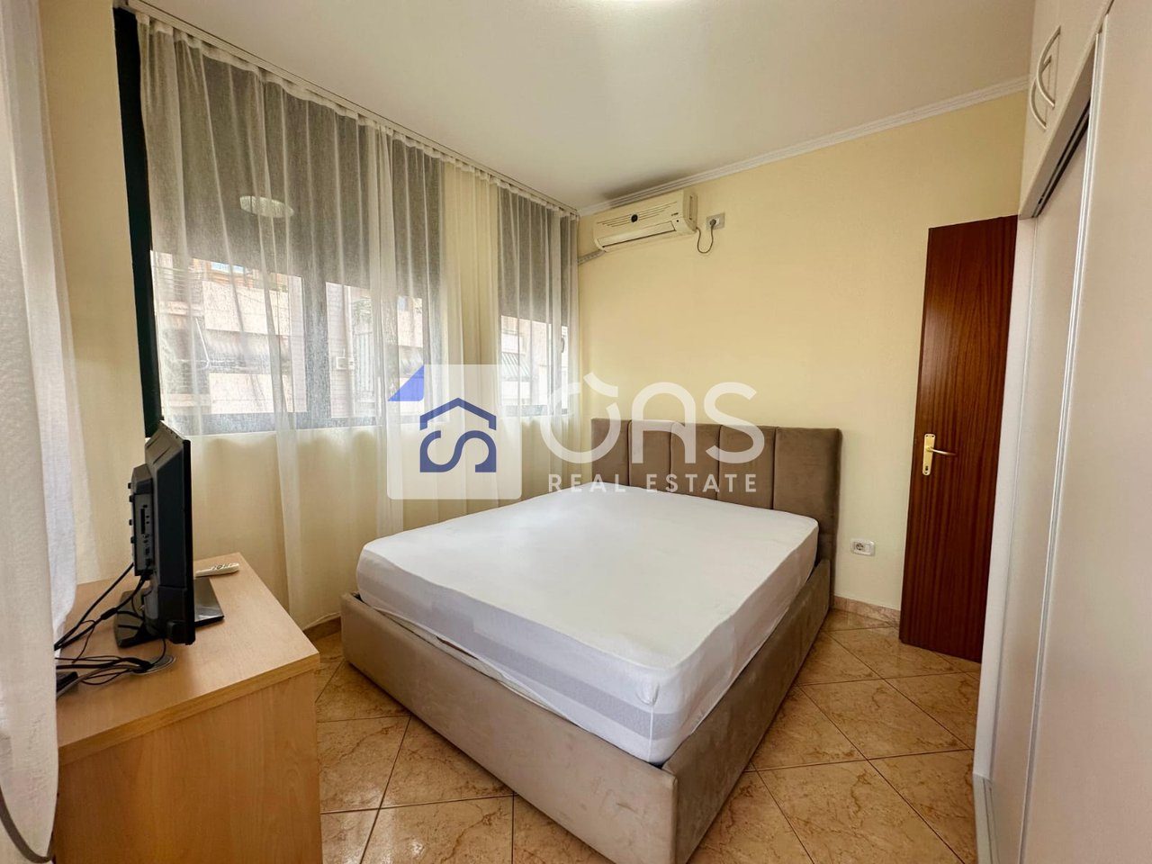 Jepet me qera apartament 2+1+2 pazari i ri 3