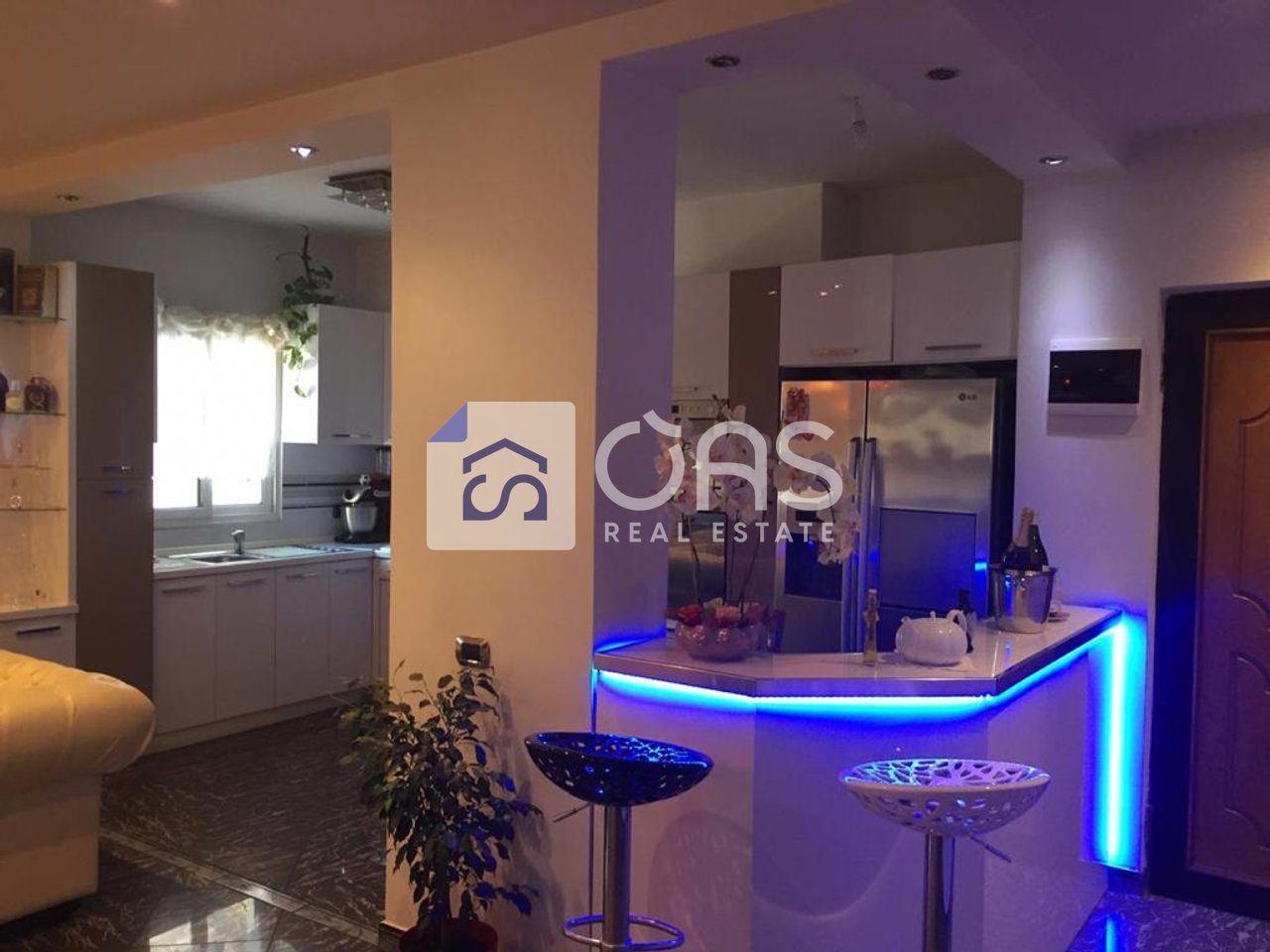 Jepet apartament me qera 2+1 Komuna e Parisit 2