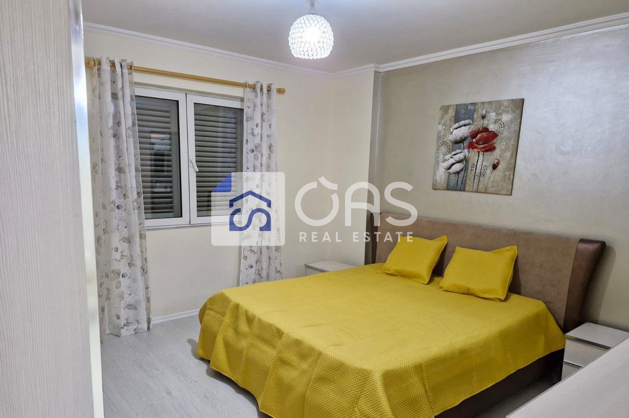 Shitet apartament 3+1+2 ne Xhamllik 3