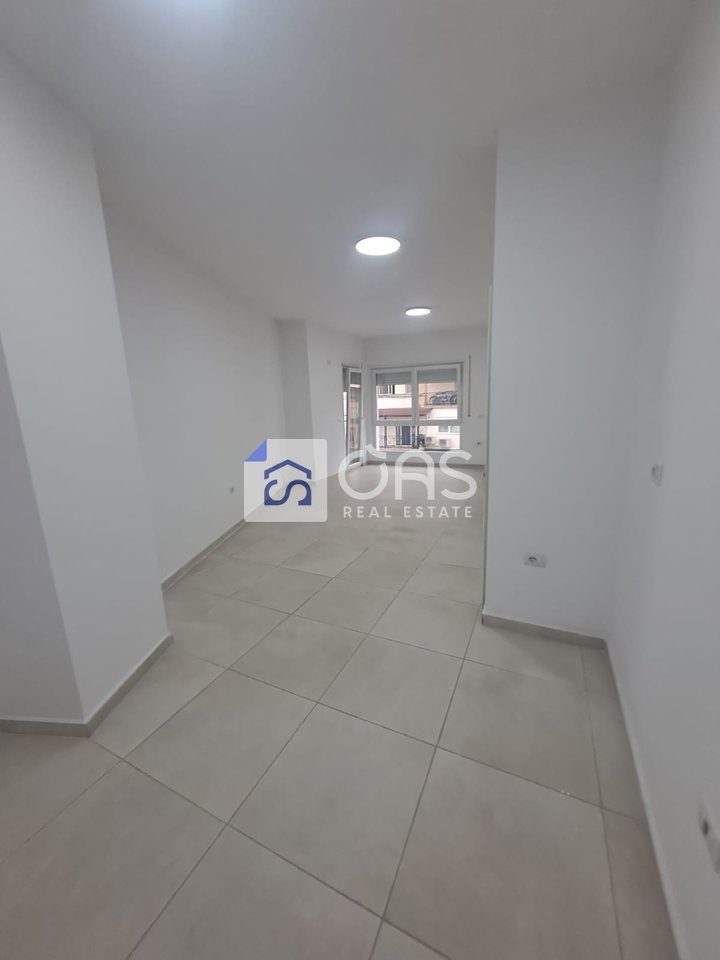 Apartament me qera 2+1+2 Tek Rruga e Barrikadave 2