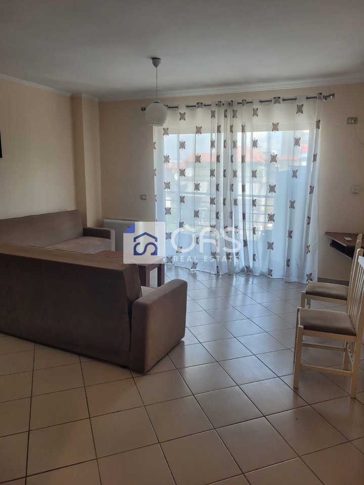 Shitet Apartament 1+1 tek Komuna Parisit 2