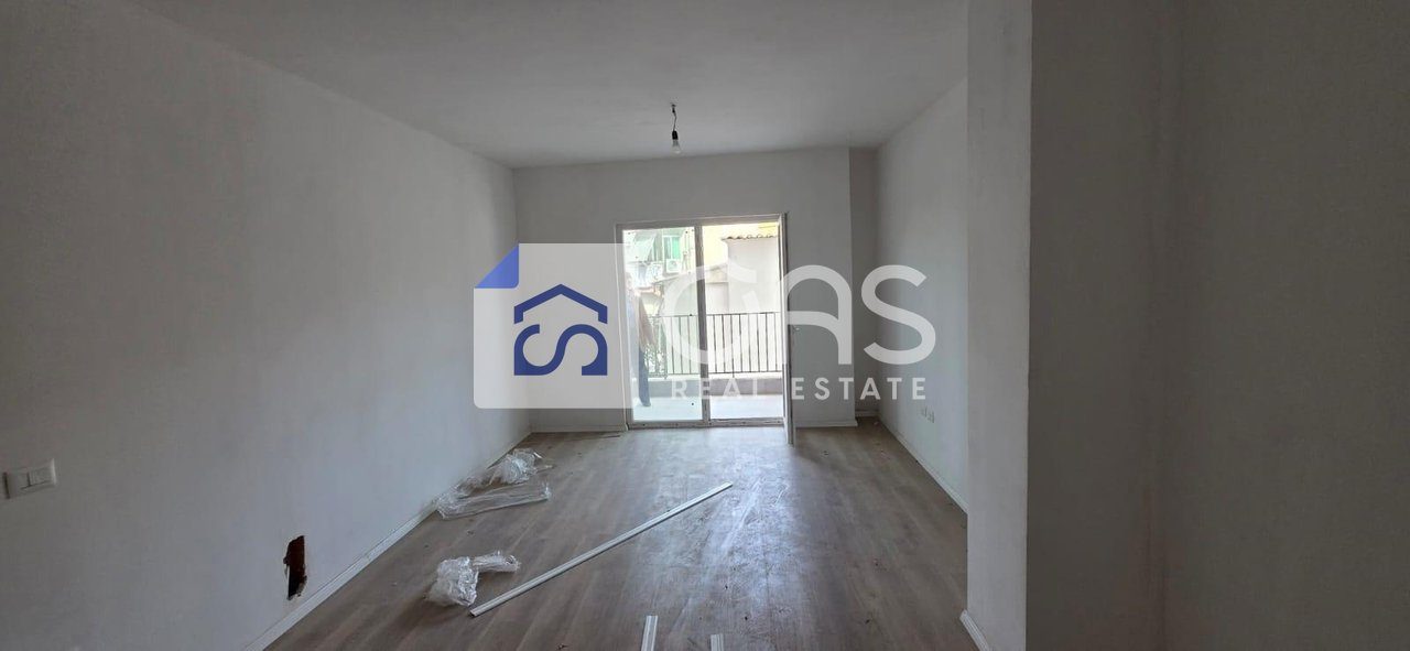Shitet apartament 1+1 tek Dritan Hoxha 2