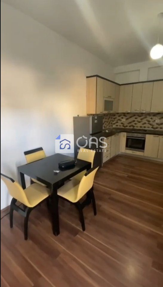 Jepet me qera apartament 1+1 tek Liqeni i Thate