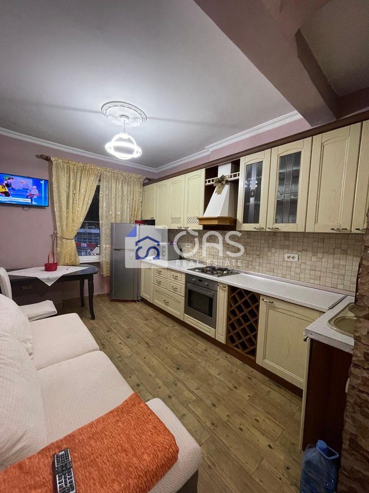 Jepet me qera apartament 2+1 tek Rruga Durresit (Prane Gjimnazit Qemal Stafa)