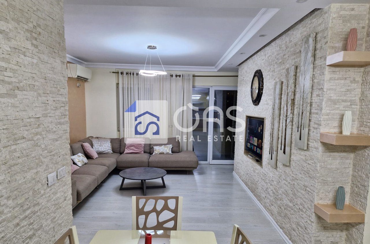Shitet apartament 3+1+2 ne Xhamllik