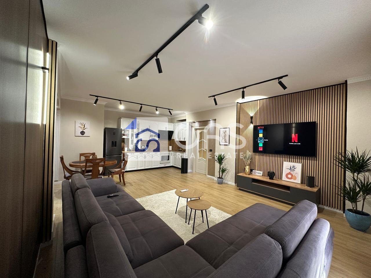 Apartament 2+1 Me Qira tek Sheshi Willson, Tiranë - 1500€ | 118 m²