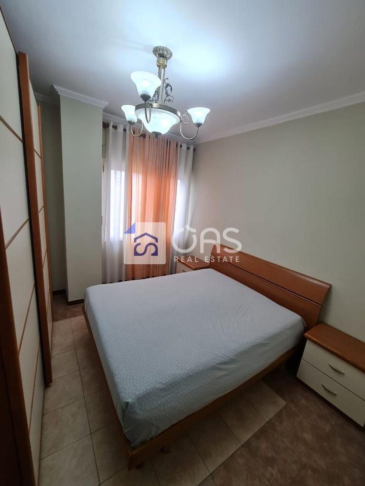 Jepet me qera Apartament 3+1+2 (Bulevardi Zogu i Parë, pranë Intesa San Paolo) 4