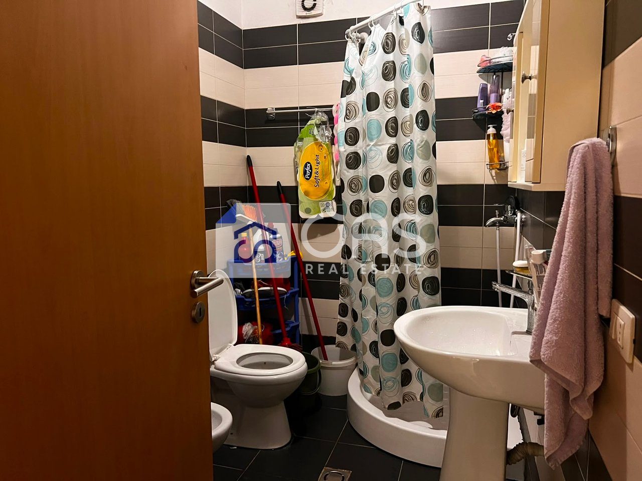 Shitet apartament 2+1 21 Dhjetori 3