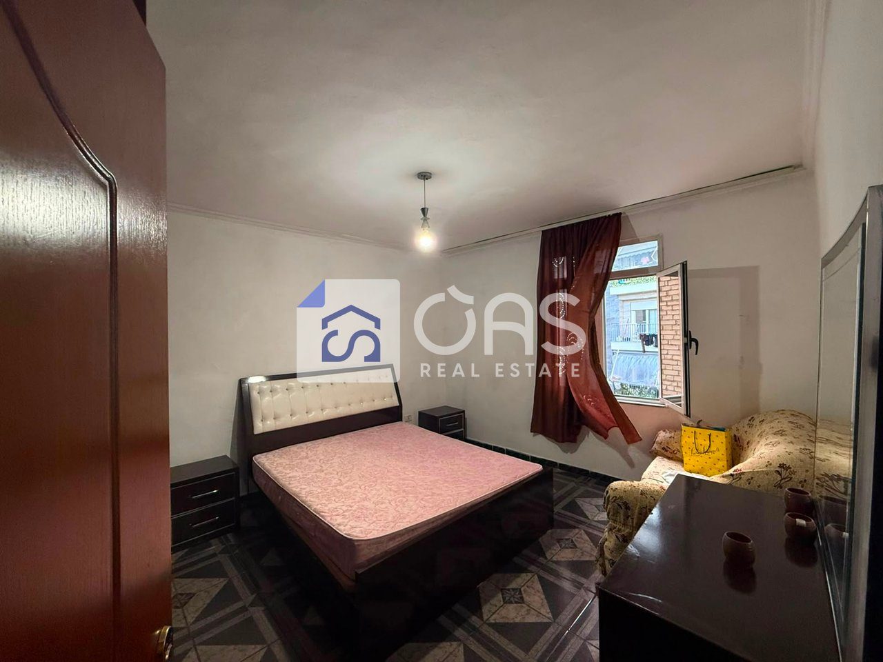 Jepet me qera apartament 1+1 te Rruga e Dibres 3
