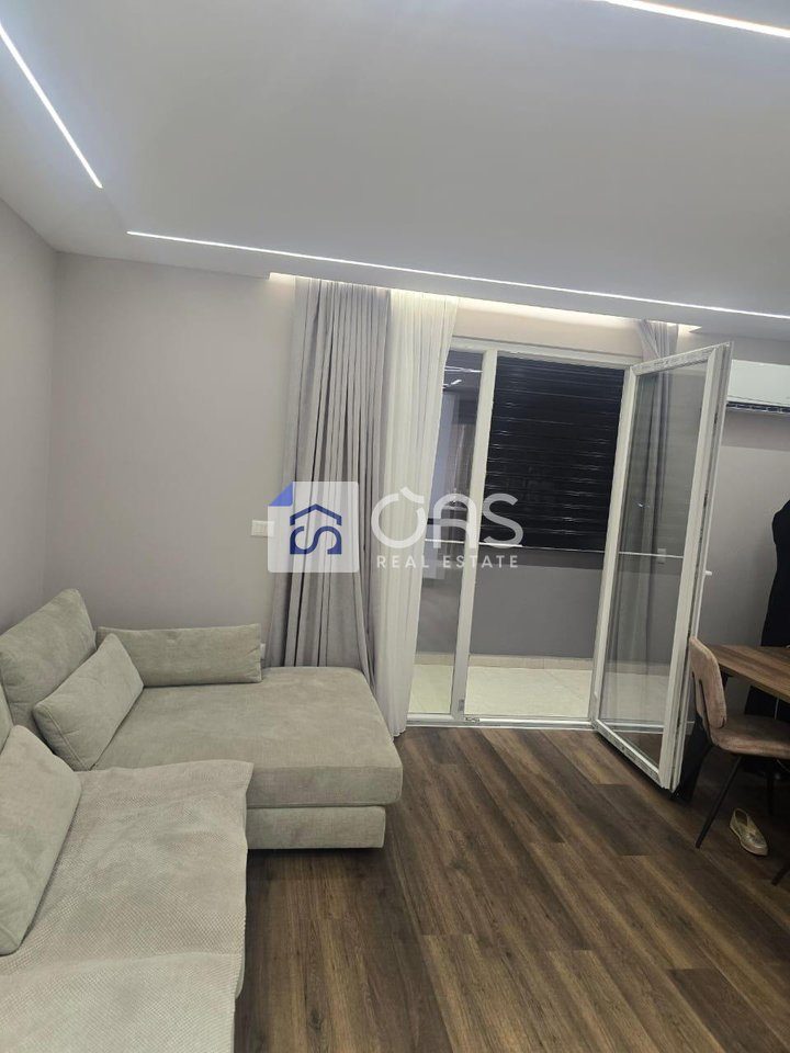Jepet me qera apartament 1+1 te Stacioni Trenit 2