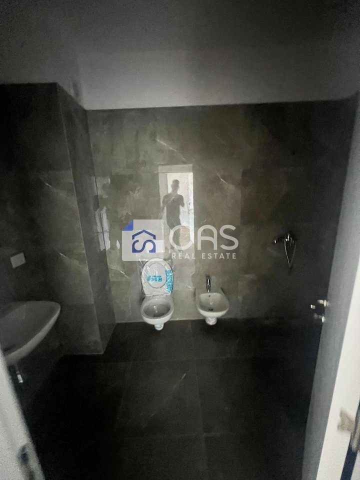 Jepet me qera apatament 2+1+2 tek Farmacia 10 (Kompleksi Arlis) 2