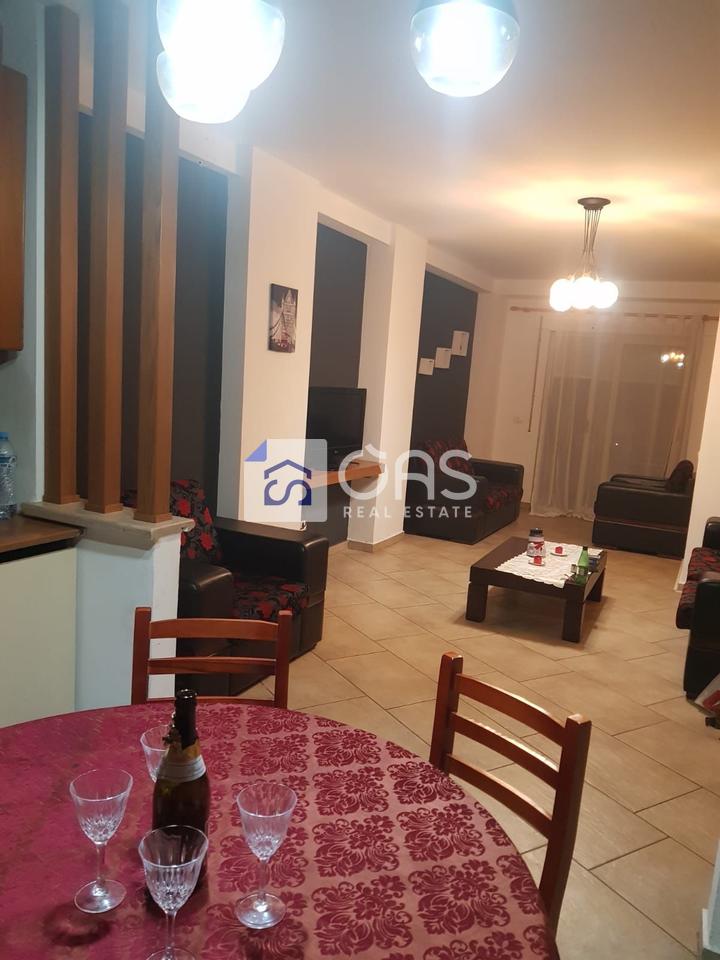 Jepet me qera apartament 2+1 tek Ministria e Drejtesis. 3