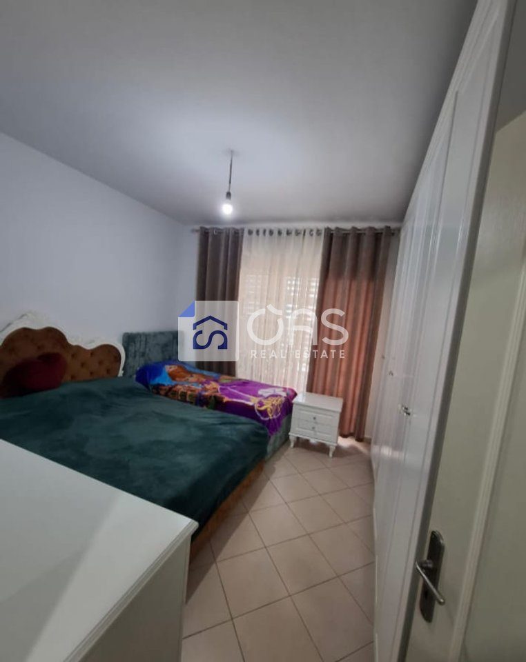 Shitet apartament 1+1 ne Kamez 3