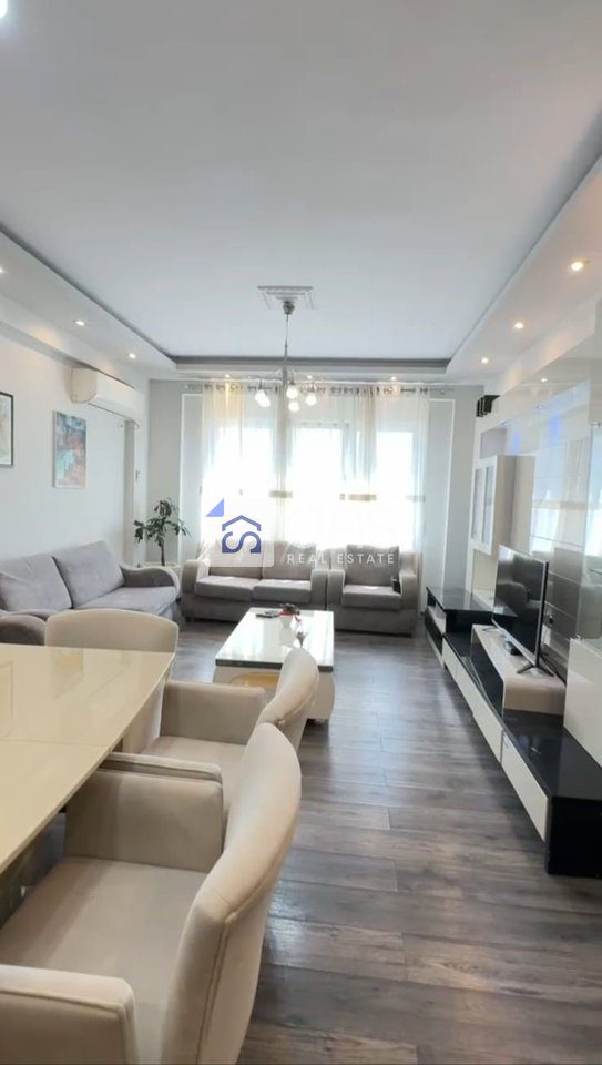 Shitet apartament 2+1+2 tek Kopshti Zologjik.
