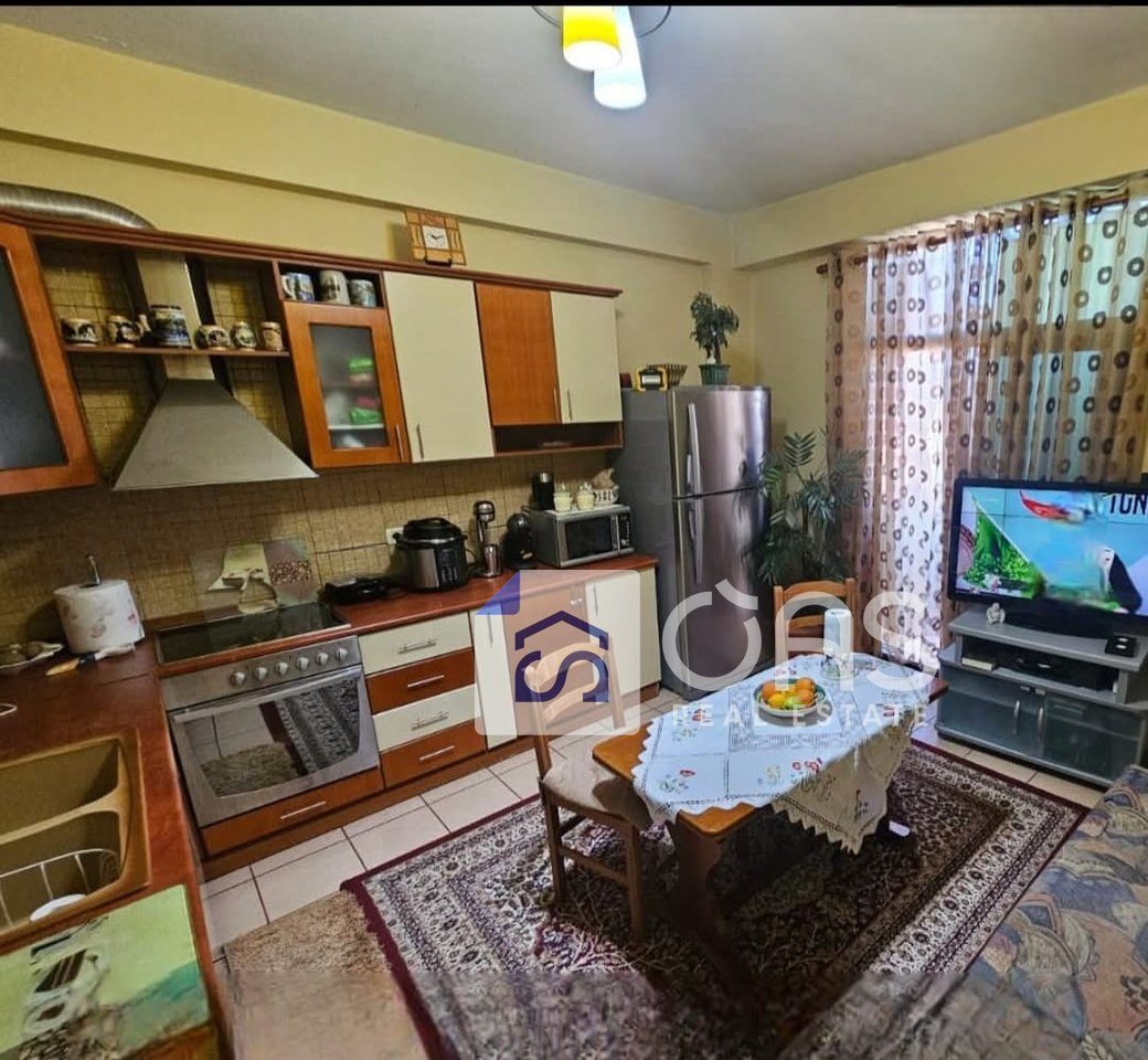 Jepet me qera apartament 1+1 ne Qender. 3