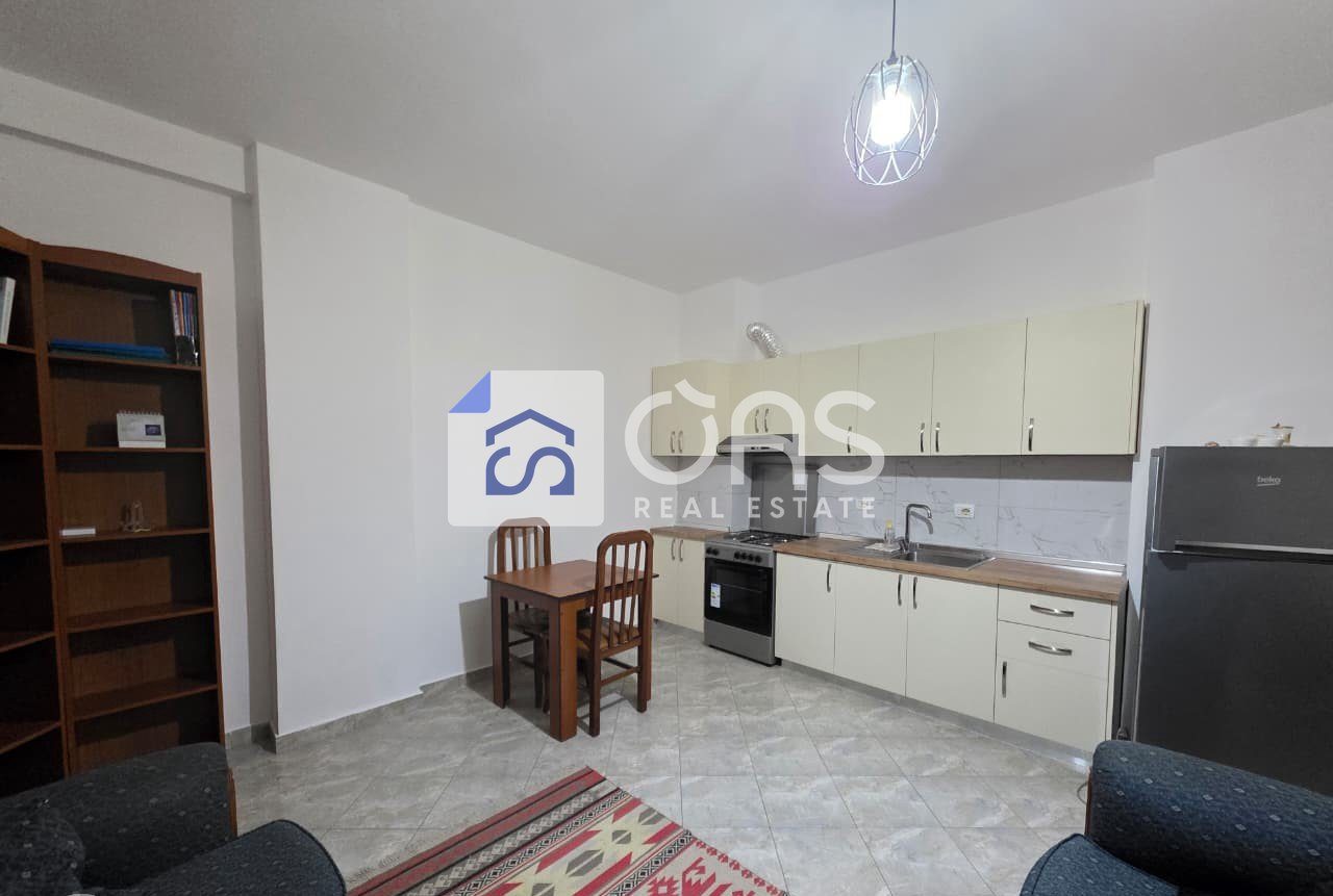 Jepet me qera apartament 1+1 tek Liqeni i Thate