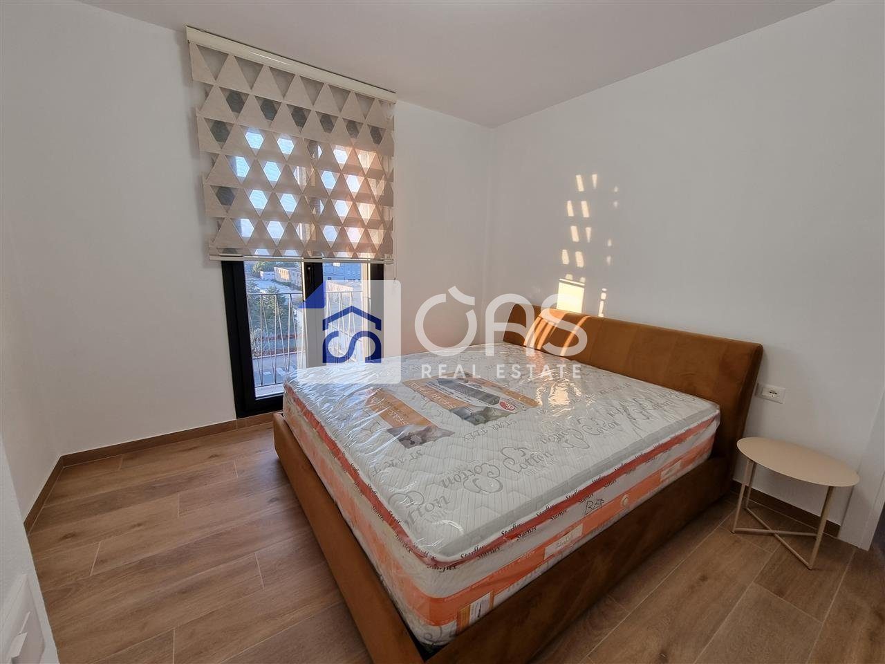 jepet me qera apartament 2+1 tek Farmacia 10 3