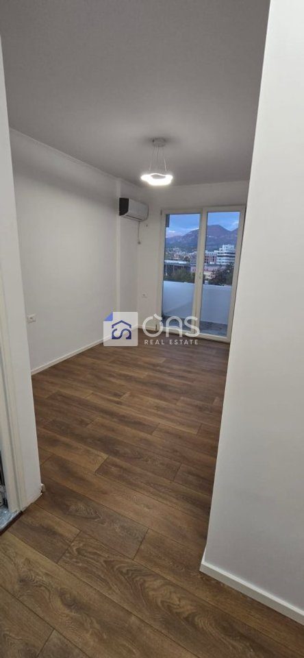 Shitet apartament 2+1+2 ne Qender 2