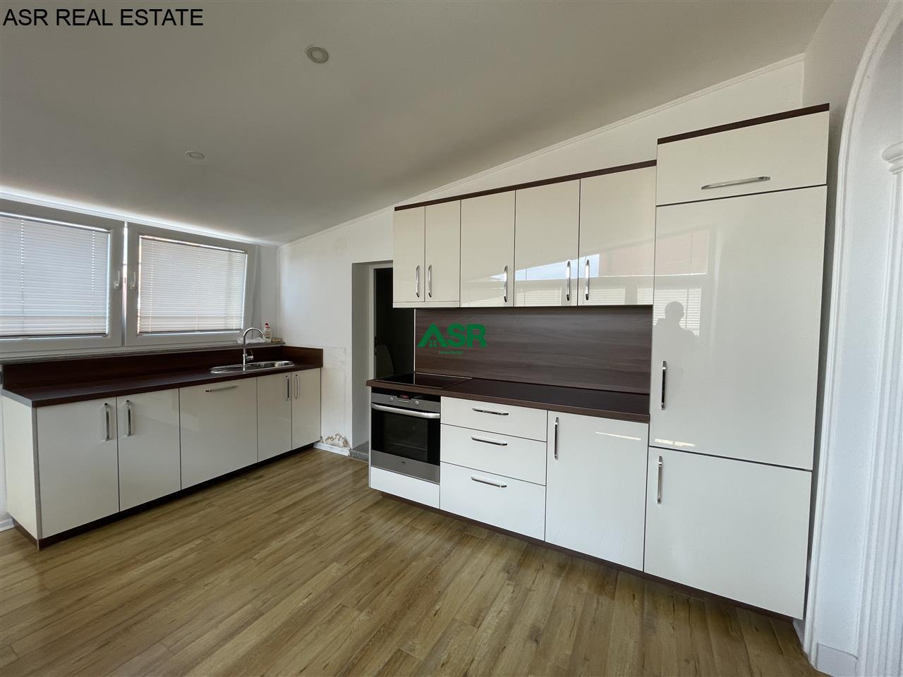 Lëshohet banesa duplex me qira në lagjen e spitalit afer Eulex 4