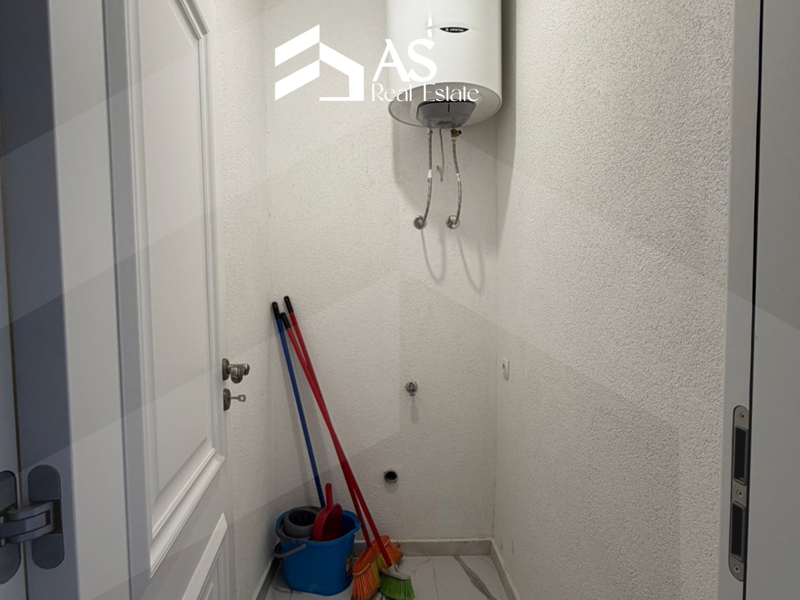 Zyre 78m² me Qira në Lakrishtë