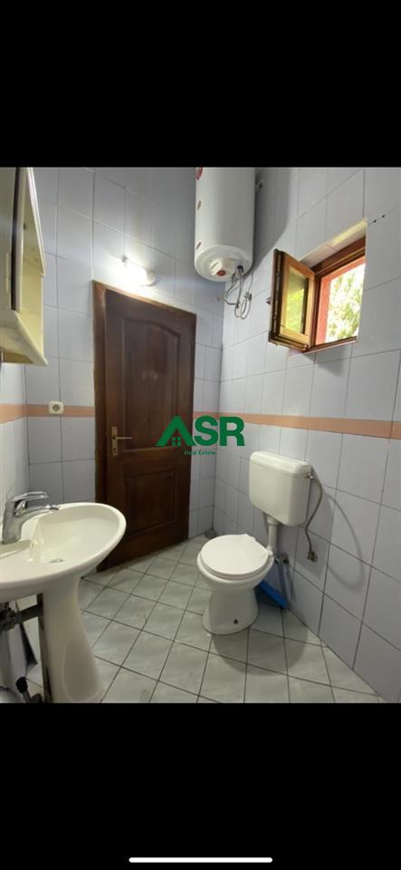 Lëshohet banesa e tipit gasoniere me qira në lagjën Dodona 2