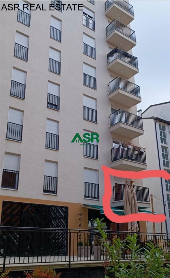 Shitet banesa në rr. Muharrem Fejza 4