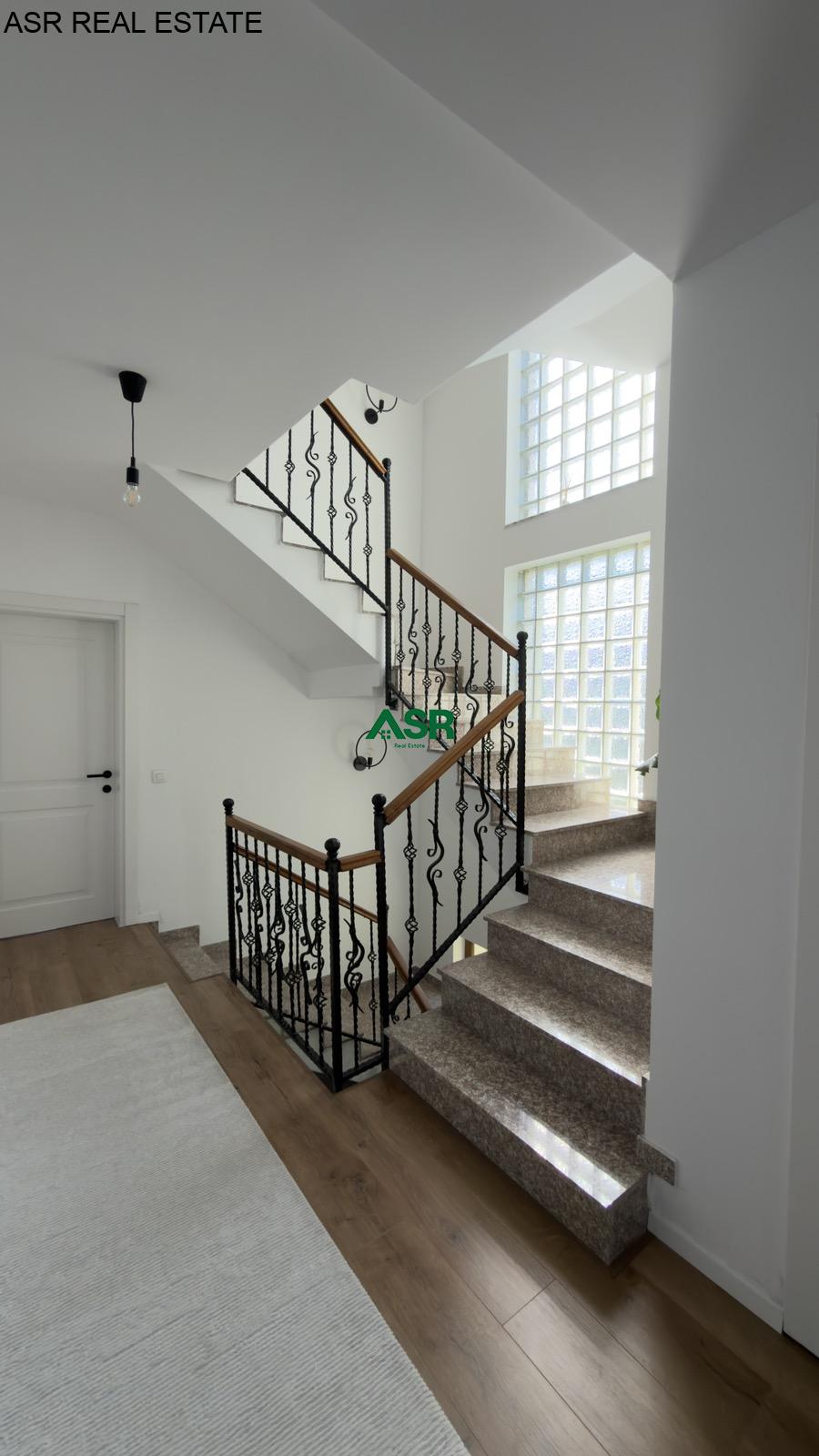 Shtëpi 420m² për SHITJE në Veternik 3