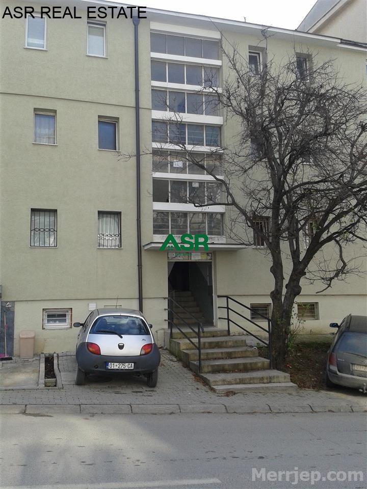 Lëshohet banesa e tipit gasoniere me qira në lagjen ulpiana 3