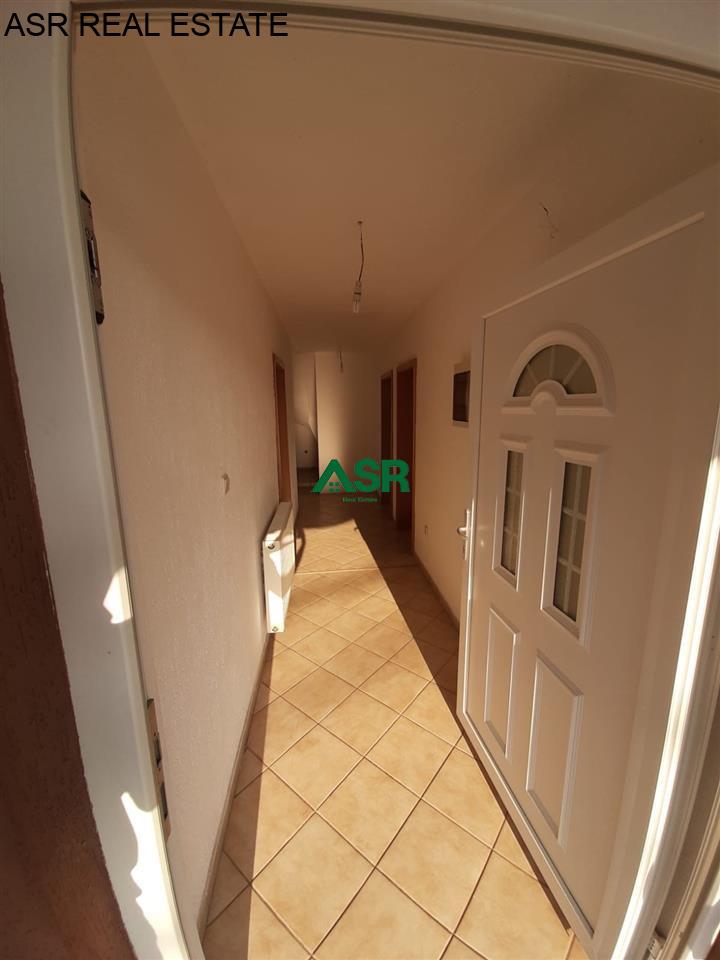 Kati i shtepise 110m2 me qira në lagjen Arberia 2