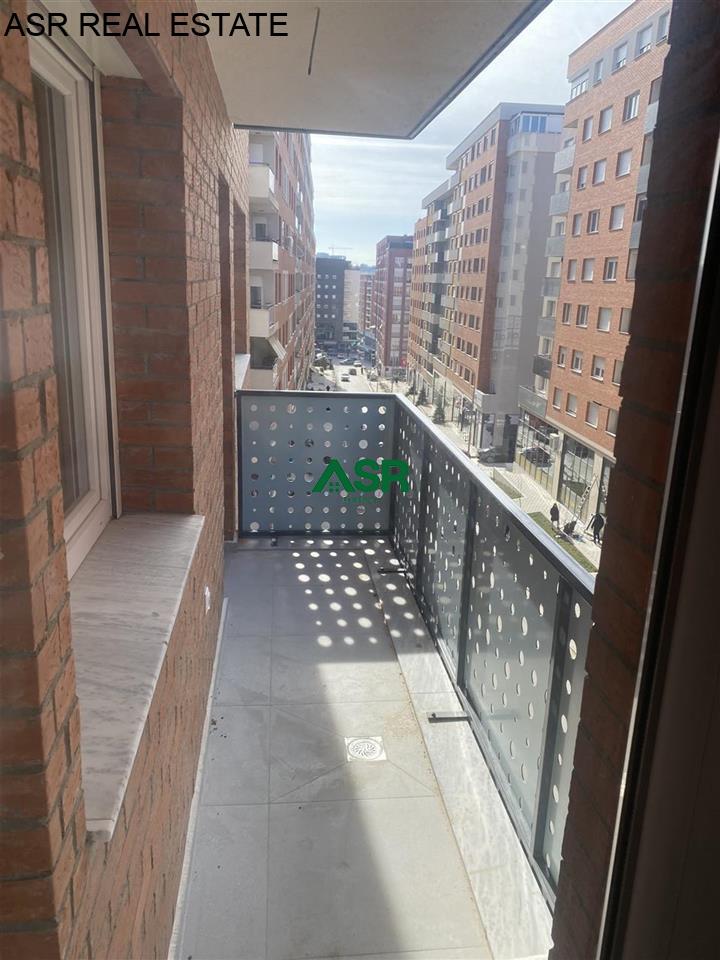 Lëshohet banesa me qira në lagjën Mati 1