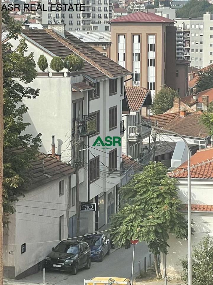 Banesë 100m2 me qira në qender afer gjimnazit Sami Frasheri