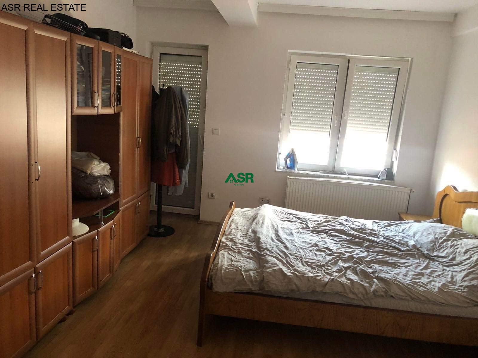 Lëshohet banesa me qira në lagjen Pejton 4