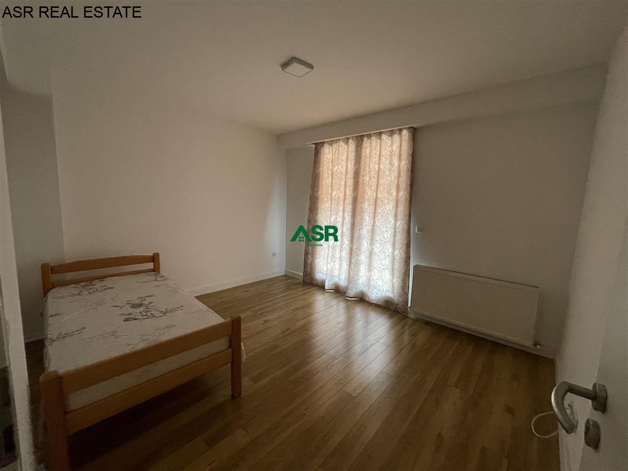 Lëshohet banesa duplex me qira në lagjen e spitalit afer Eulex