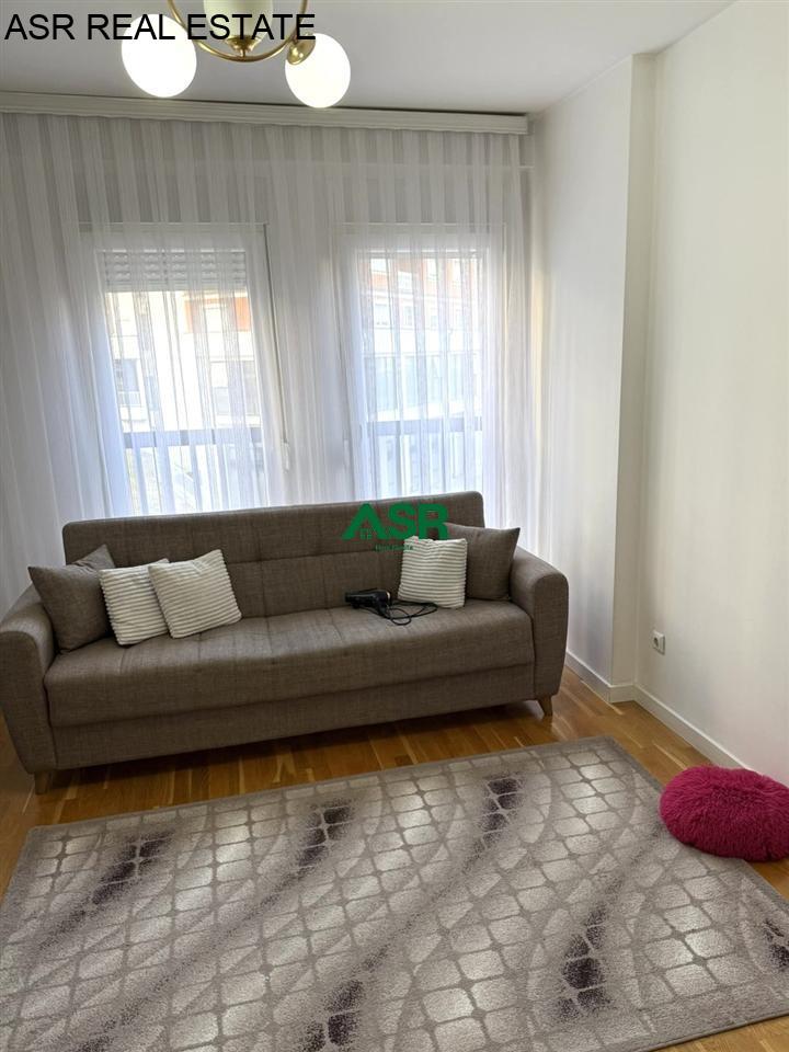 Banesë 81.5 m2 me qira në rr.B 4