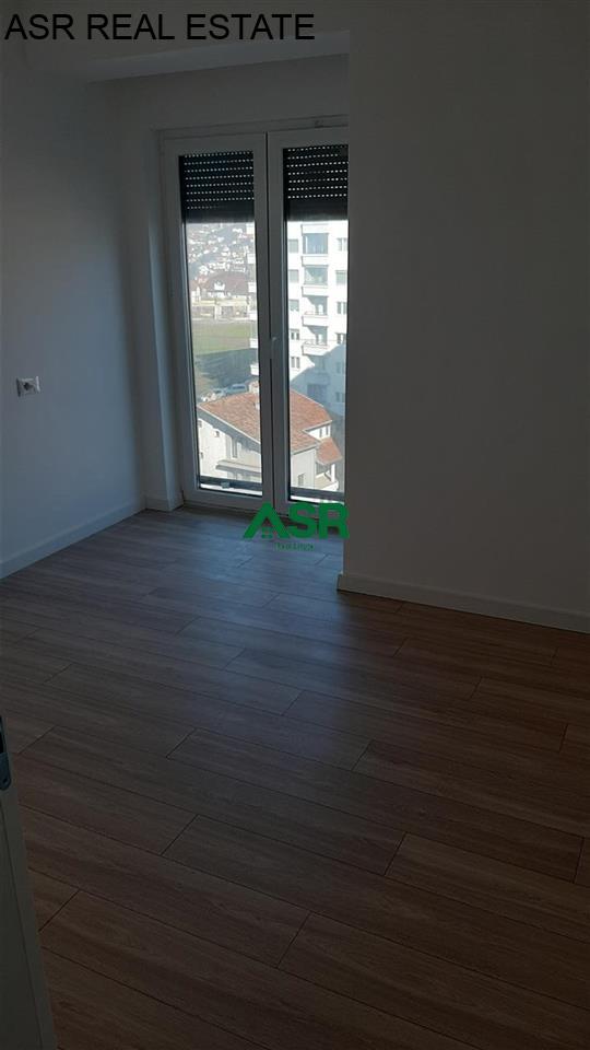 Lëshohet banesa me qira në lagjën Bregu i diellit