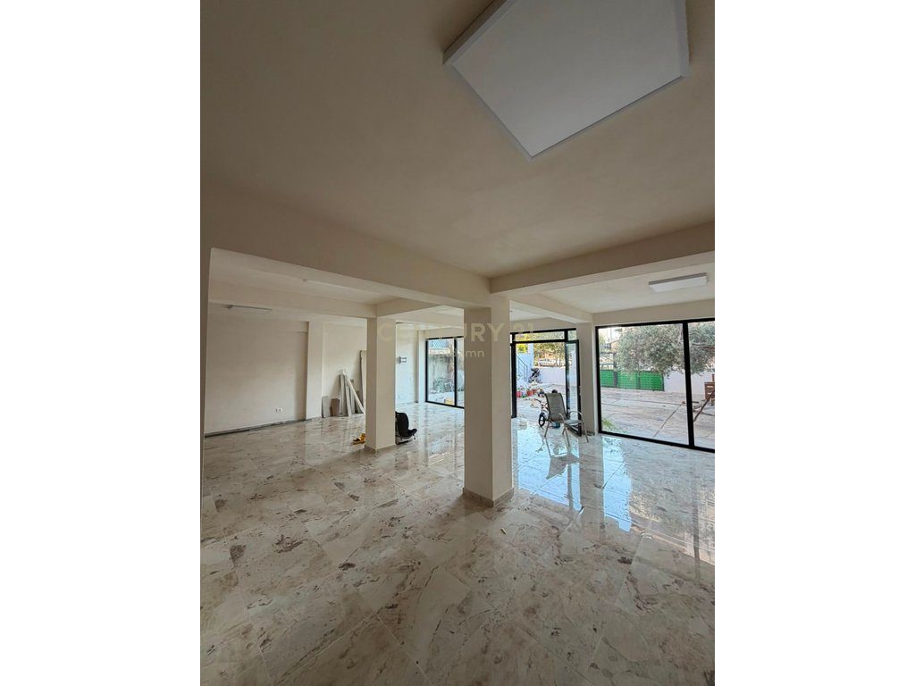 Ambient Komercial Me Qira tek Kryqi i Kuq, Durrës - 600€ | 119m² 2