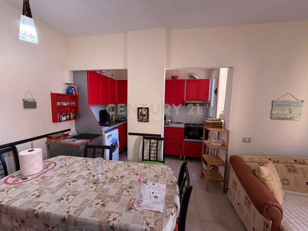 Shitet Apartament 2+1 ne Golem! 2